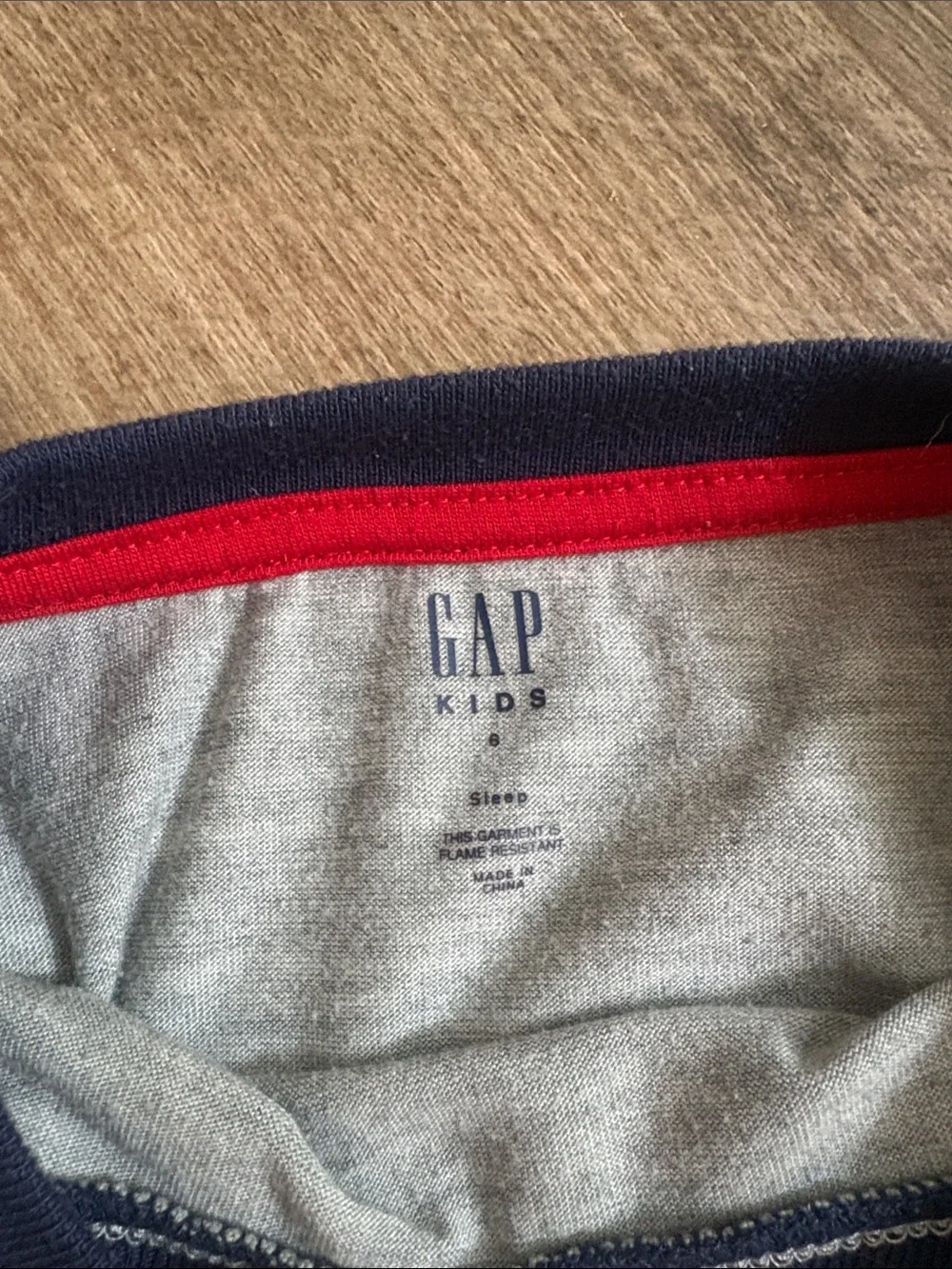 🦖🎄GAP Grey Long-Sleeve Tee